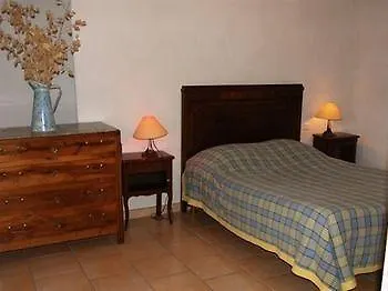 Les Jardins Du Mas Evesque Couette-café 3*