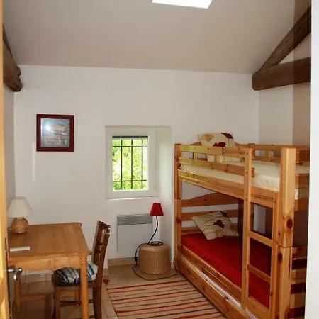 Les Jardins Du Mas Evesque Couette-café 3*